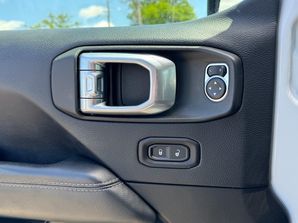 Jeep Wrangler Unlimited Vehicle Full-screen Gallery Image 18