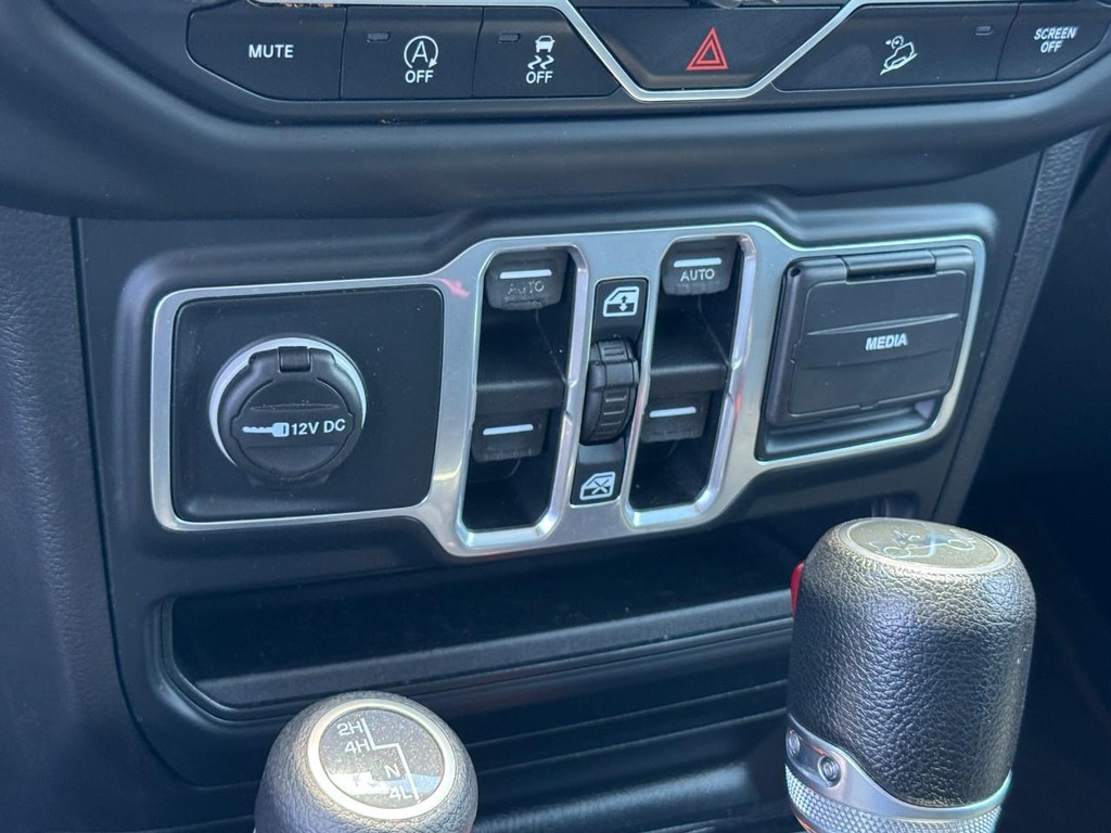 Jeep Wrangler Unlimited Vehicle Full-screen Gallery Image 23