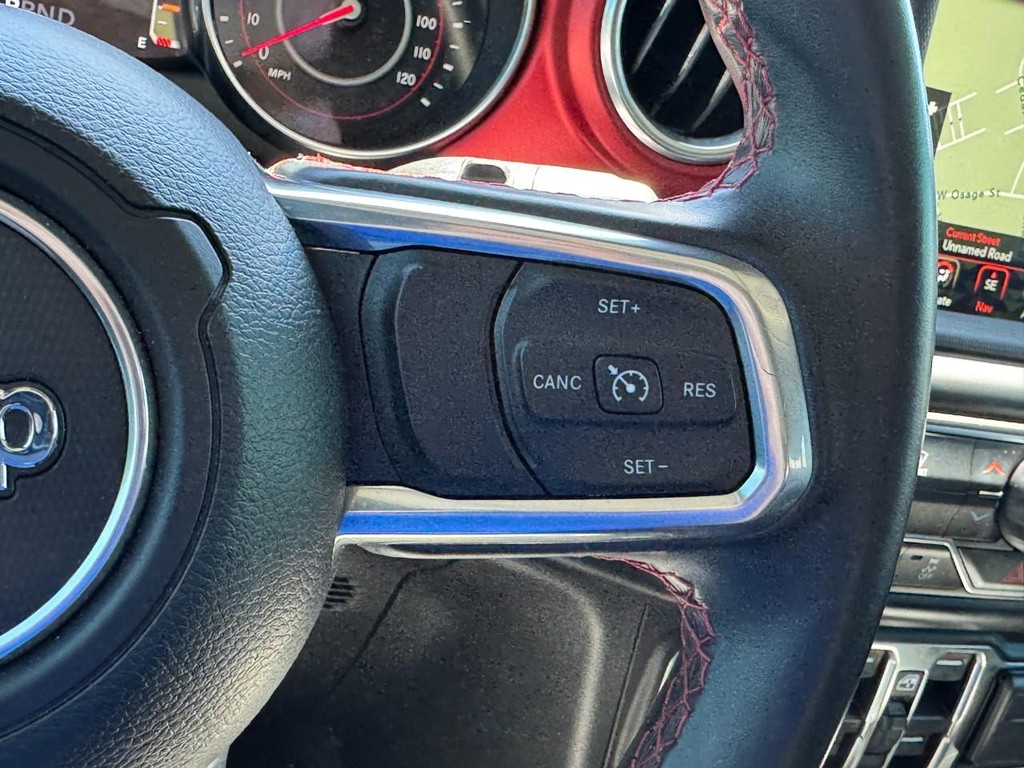 Jeep Wrangler Vehicle Full-screen Gallery Image 19