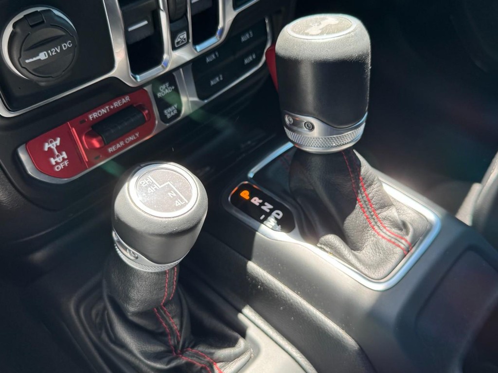 Jeep Wrangler Vehicle Full-screen Gallery Image 21