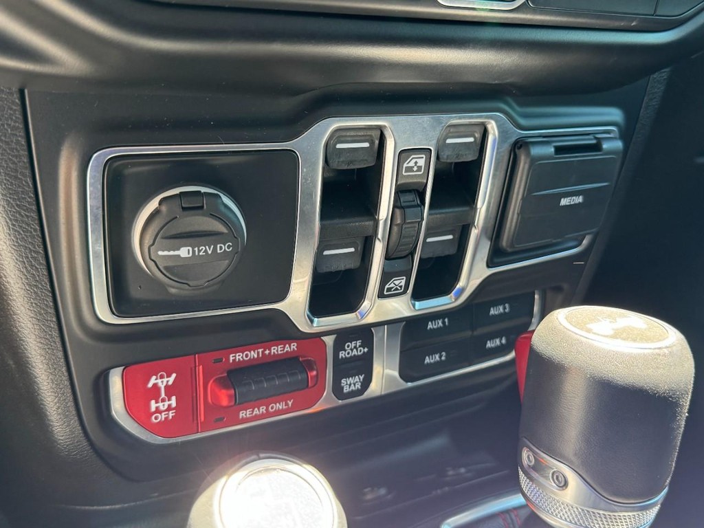 Jeep Wrangler Vehicle Full-screen Gallery Image 22