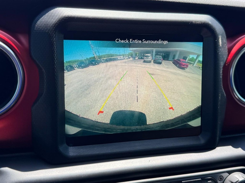 Jeep Wrangler Vehicle Full-screen Gallery Image 24