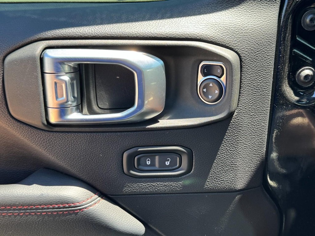 Jeep Wrangler Vehicle Full-screen Gallery Image 25