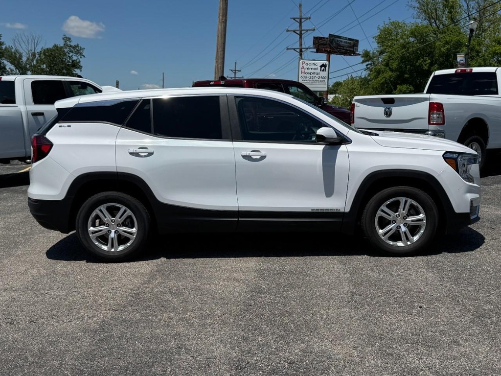GMC Terrain Vehicle Full-screen Gallery Image 02