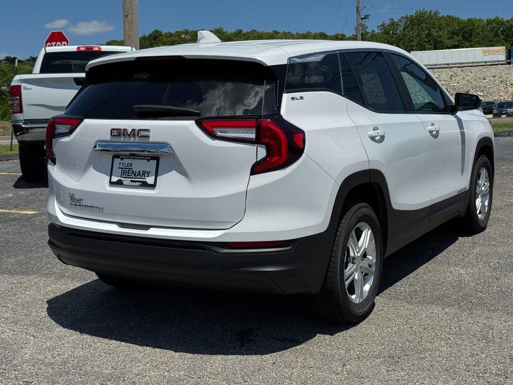 GMC Terrain Vehicle Full-screen Gallery Image 04