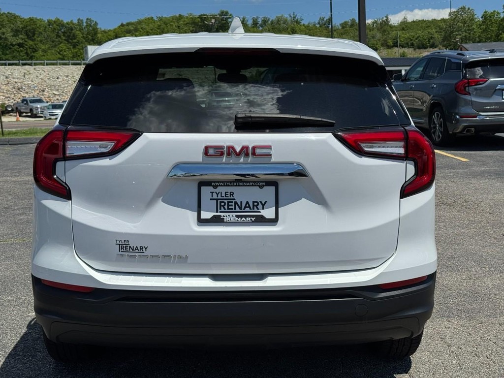 GMC Terrain Vehicle Full-screen Gallery Image 05