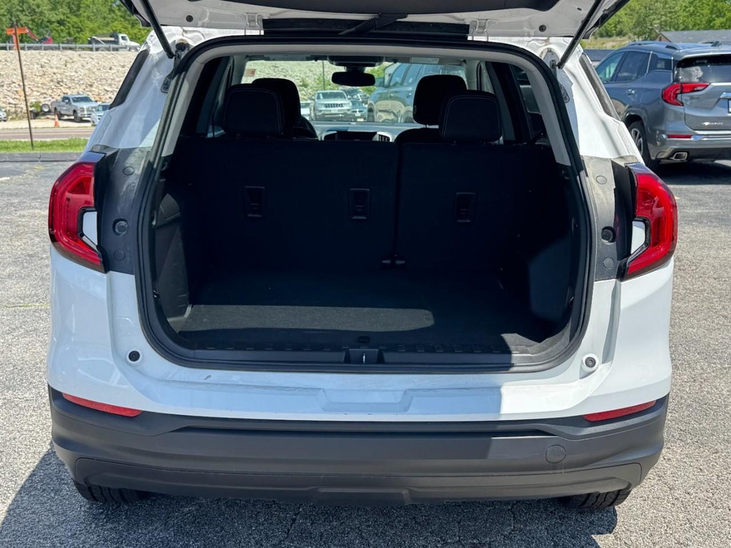 GMC Terrain Vehicle Full-screen Gallery Image 06