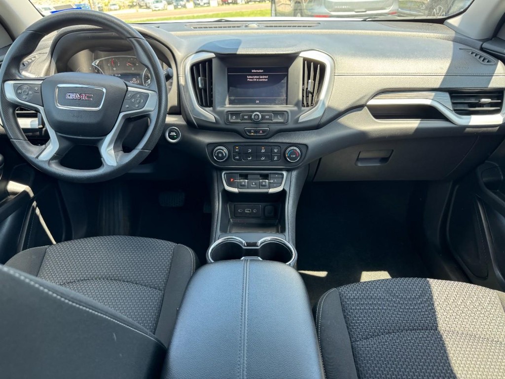 GMC Terrain Vehicle Full-screen Gallery Image 13
