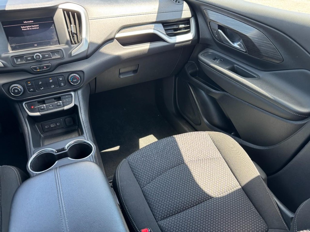 GMC Terrain Vehicle Full-screen Gallery Image 17