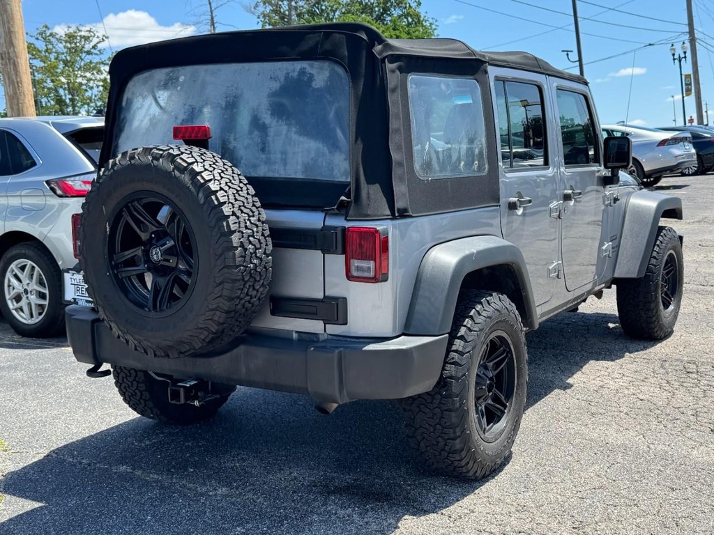 Jeep Wrangler Unlimited Vehicle Full-screen Gallery Image 04