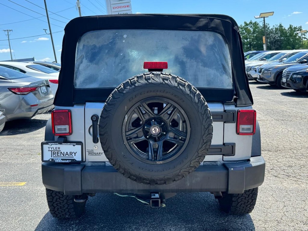 Jeep Wrangler Unlimited Vehicle Full-screen Gallery Image 05