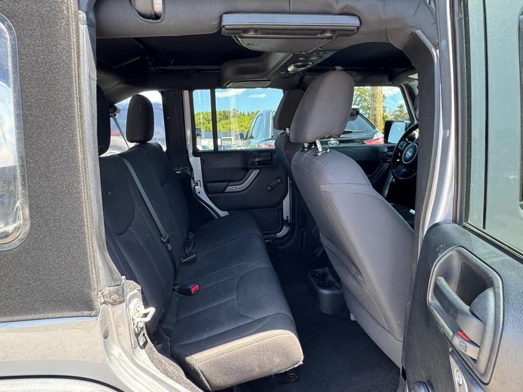 Jeep Wrangler Unlimited Vehicle Full-screen Gallery Image 12