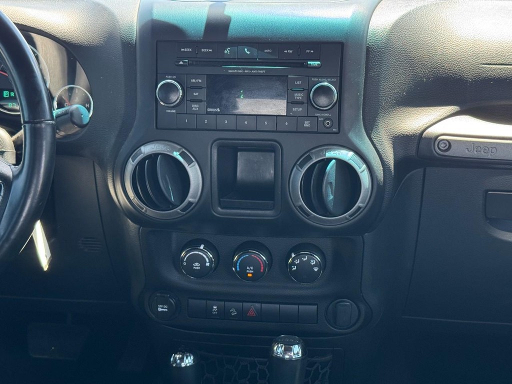 Jeep Wrangler Unlimited Vehicle Full-screen Gallery Image 15