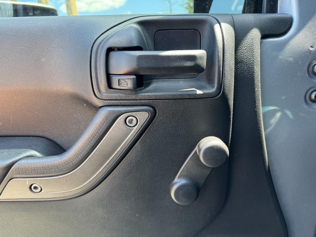 Jeep Wrangler Unlimited Vehicle Full-screen Gallery Image 18