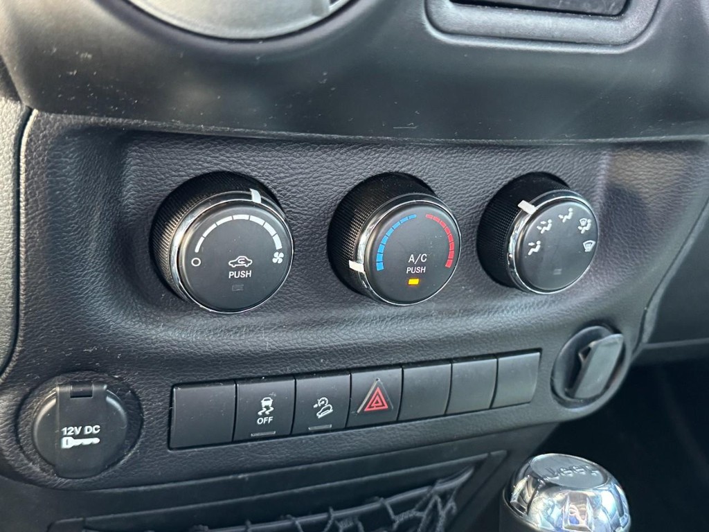 Jeep Wrangler Unlimited Vehicle Full-screen Gallery Image 23