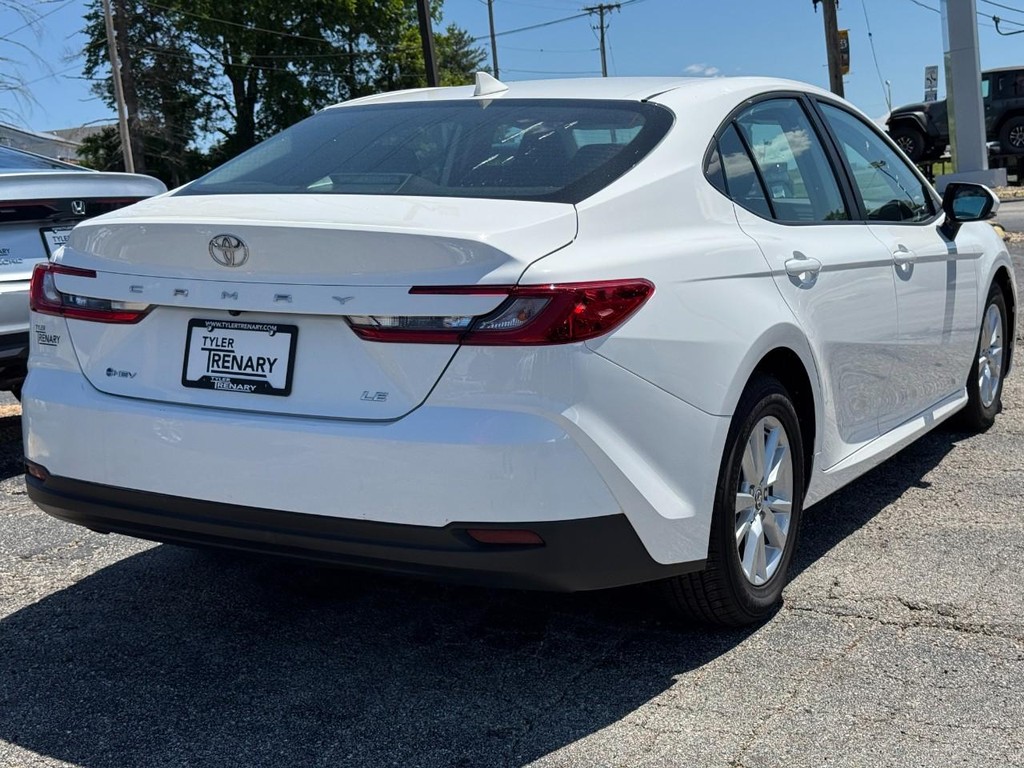 Toyota Camry Vehicle Full-screen Gallery Image 04