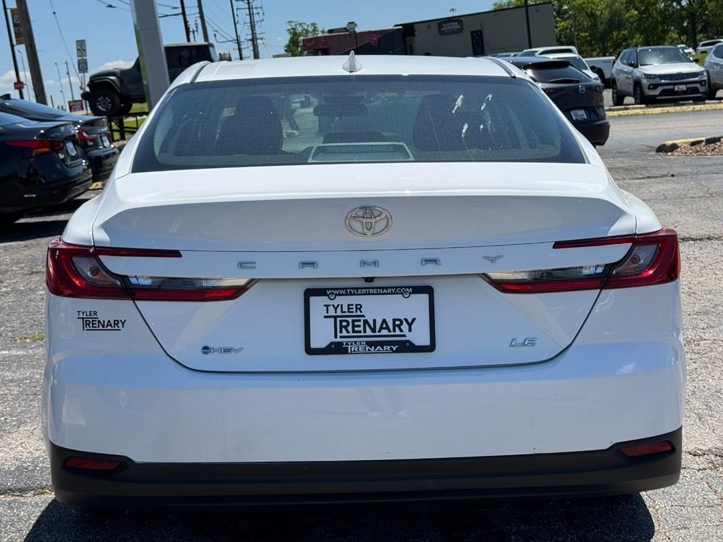 Toyota Camry Vehicle Full-screen Gallery Image 05