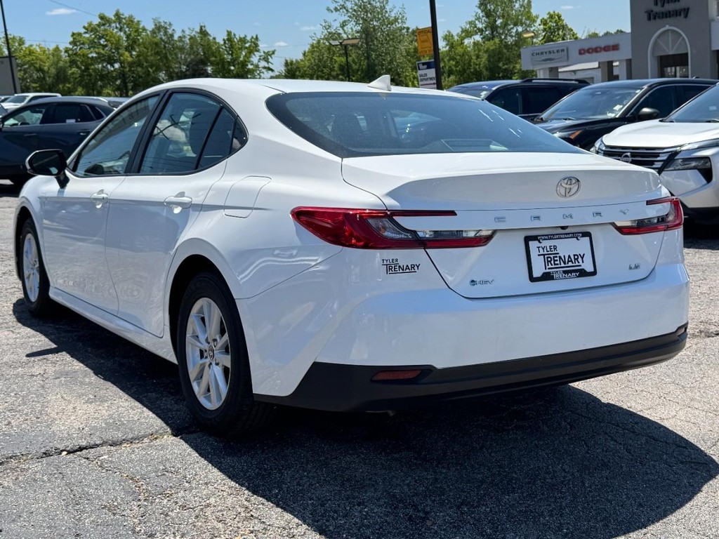 Toyota Camry Vehicle Full-screen Gallery Image 07