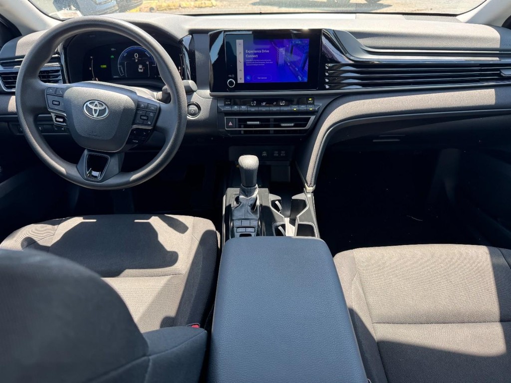 Toyota Camry Vehicle Full-screen Gallery Image 13