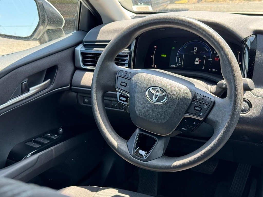 Toyota Camry Vehicle Full-screen Gallery Image 14
