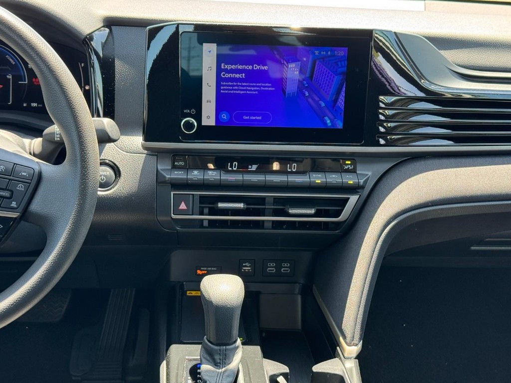 Toyota Camry Vehicle Full-screen Gallery Image 15