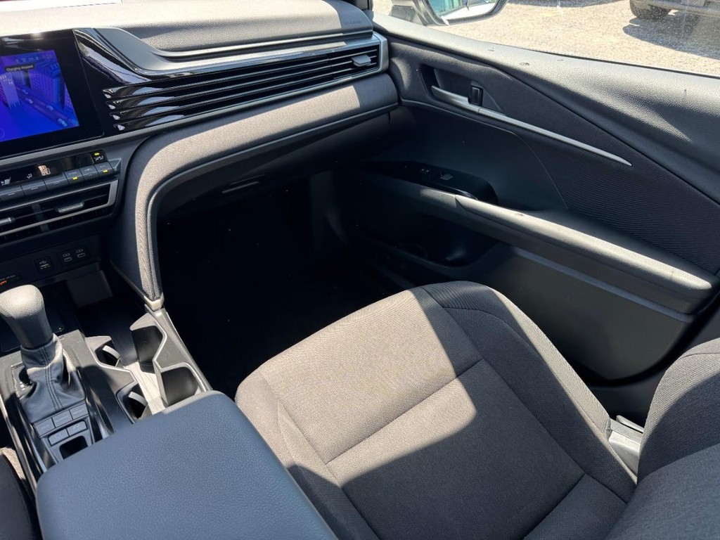 Toyota Camry Vehicle Full-screen Gallery Image 17