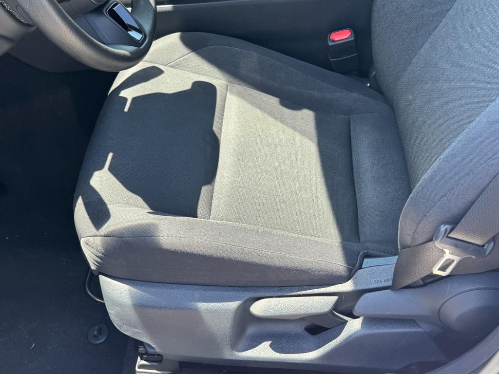 Toyota Camry Vehicle Full-screen Gallery Image 24