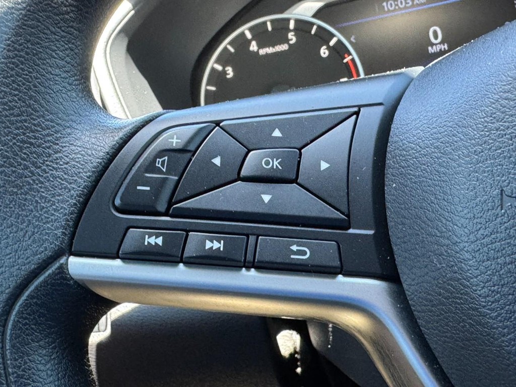 Nissan Altima Vehicle Full-screen Gallery Image 18