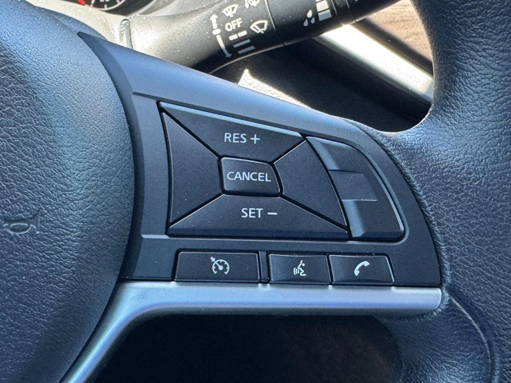 Nissan Altima Vehicle Full-screen Gallery Image 19