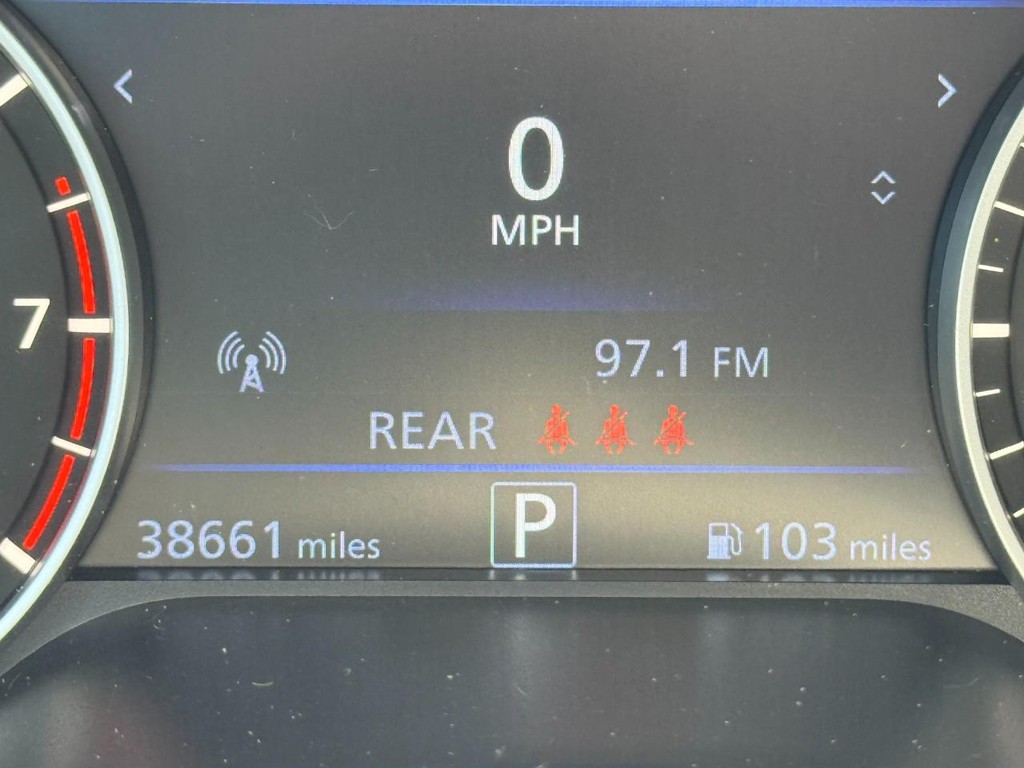 Nissan Altima Vehicle Full-screen Gallery Image 20