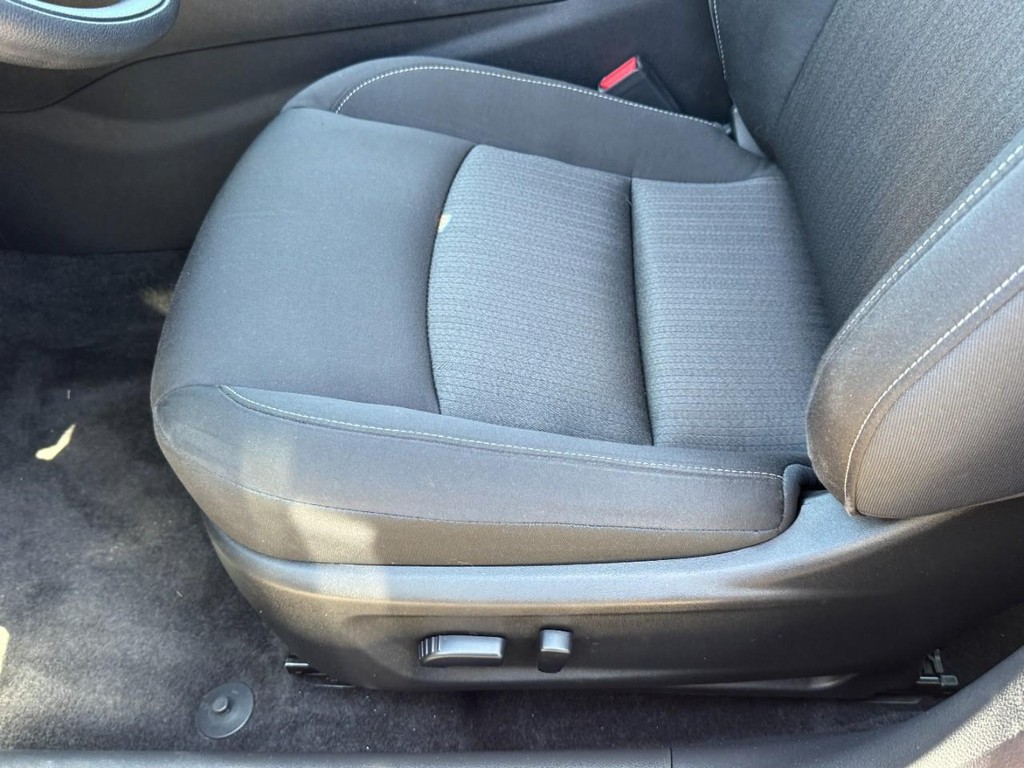 Nissan Altima Vehicle Full-screen Gallery Image 24