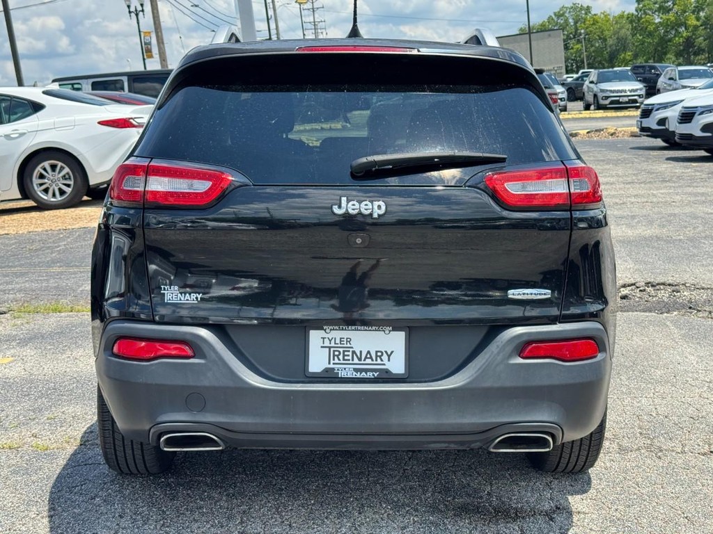 Jeep Cherokee Vehicle Full-screen Gallery Image 05