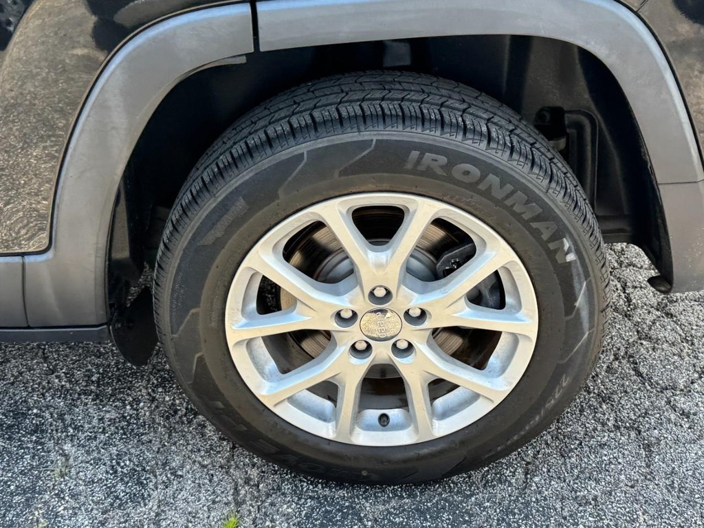 Jeep Cherokee Vehicle Full-screen Gallery Image 09