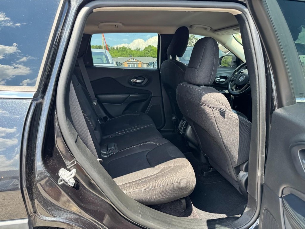 Jeep Cherokee Vehicle Full-screen Gallery Image 12