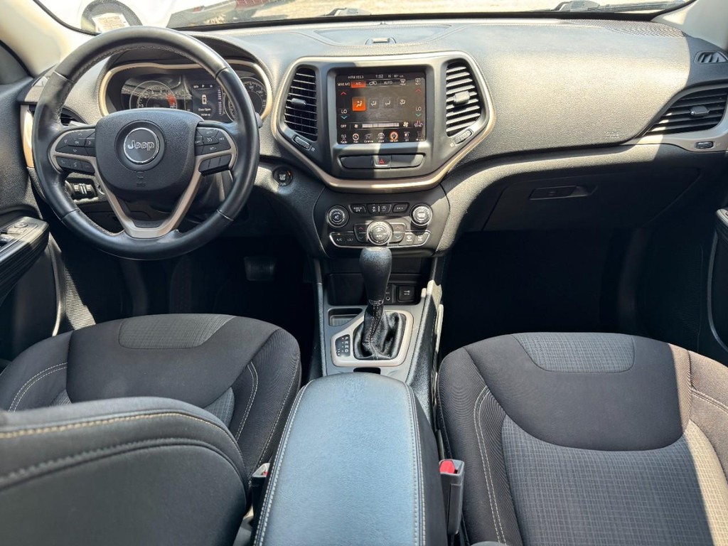 Jeep Cherokee Vehicle Full-screen Gallery Image 13
