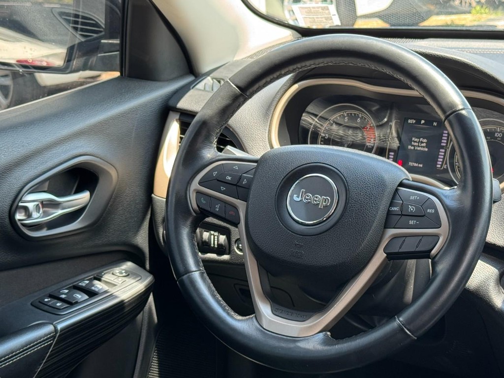 Jeep Cherokee Vehicle Full-screen Gallery Image 14