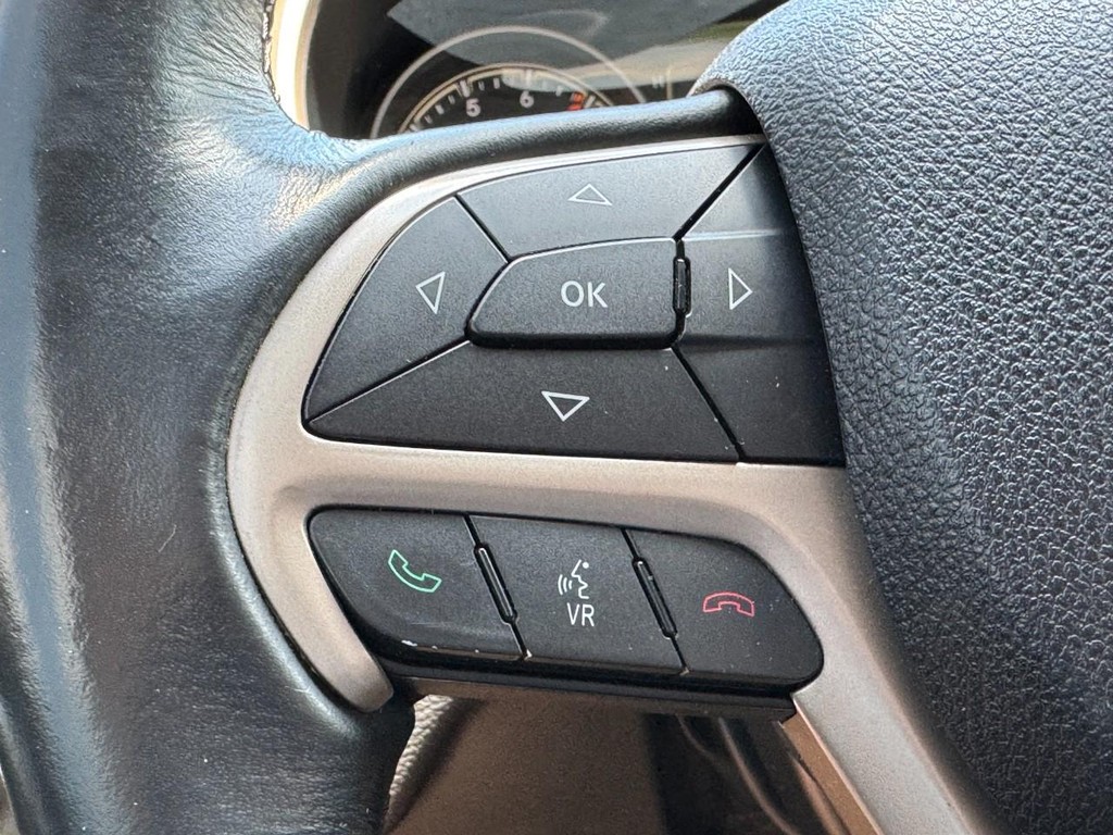 Jeep Cherokee Vehicle Full-screen Gallery Image 18
