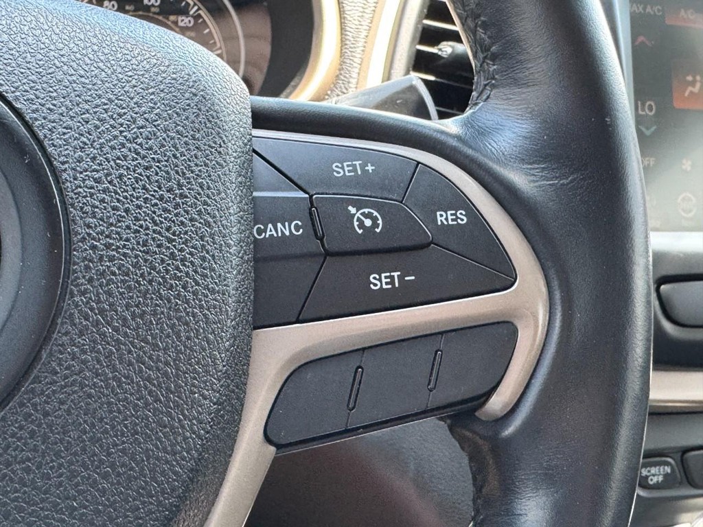 Jeep Cherokee Vehicle Full-screen Gallery Image 19