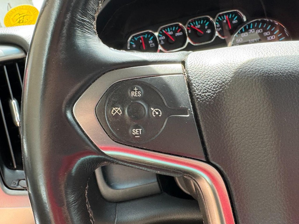 Chevrolet Silverado 1500 Vehicle Full-screen Gallery Image 18