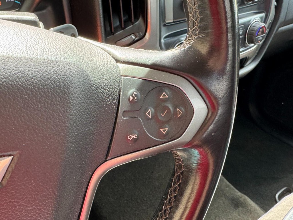 Chevrolet Silverado 1500 Vehicle Full-screen Gallery Image 19