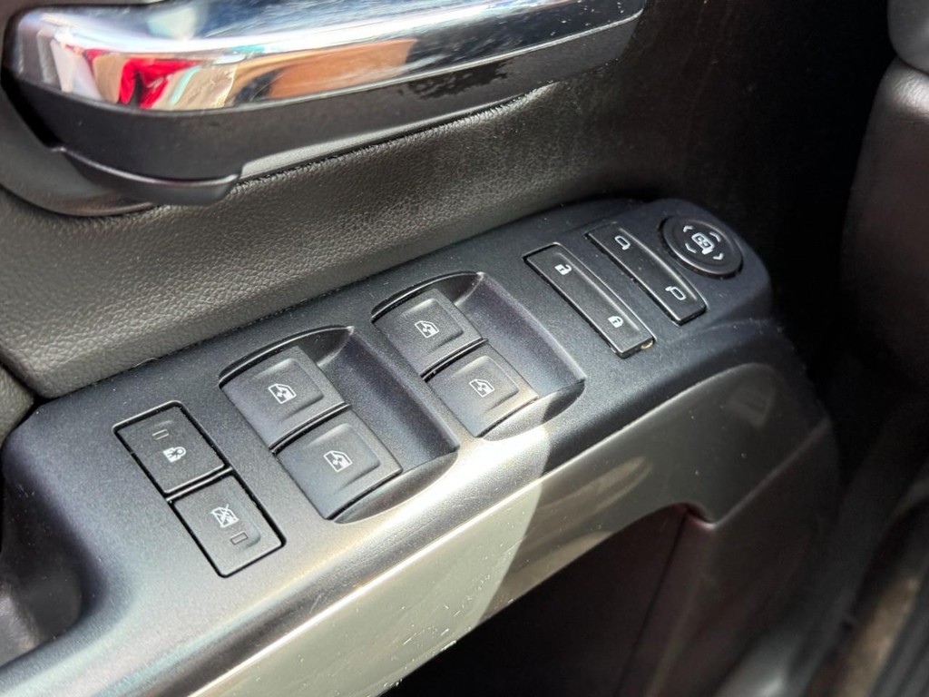Chevrolet Silverado 1500 Vehicle Full-screen Gallery Image 24