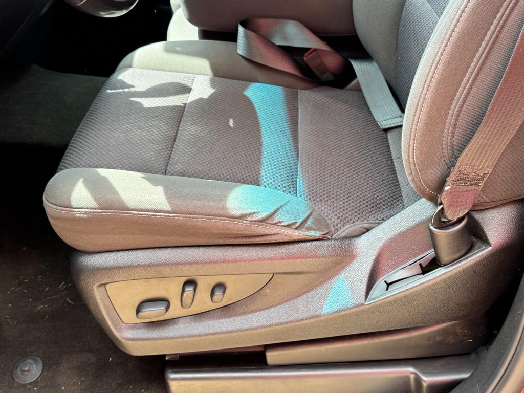 Chevrolet Silverado 1500 Vehicle Full-screen Gallery Image 25