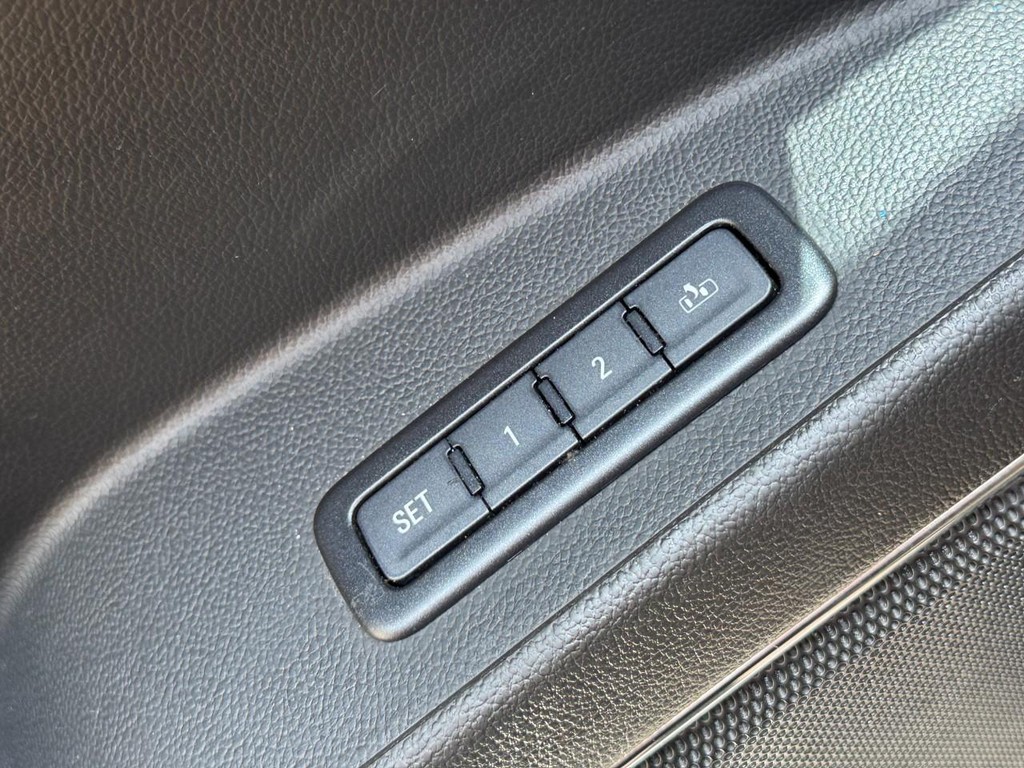 Chevrolet Tahoe Vehicle Full-screen Gallery Image 19