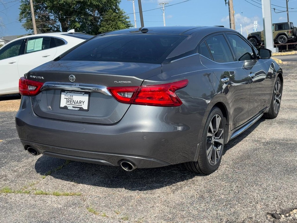 Nissan Maxima Vehicle Full-screen Gallery Image 04