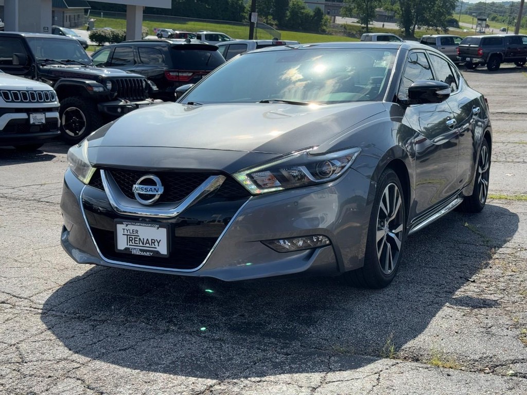 Nissan Maxima Vehicle Full-screen Gallery Image 07
