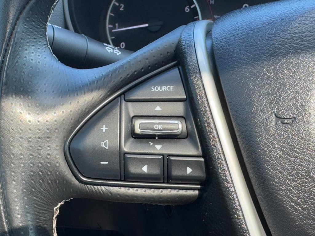 Nissan Maxima Vehicle Full-screen Gallery Image 18