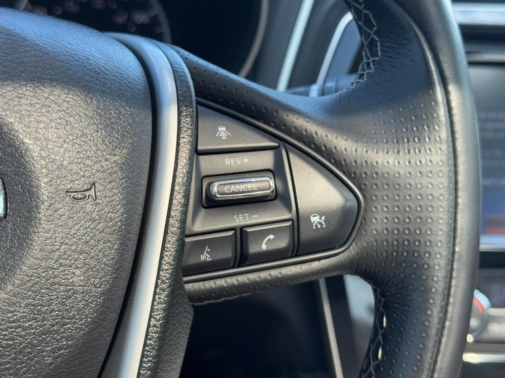 Nissan Maxima Vehicle Full-screen Gallery Image 19