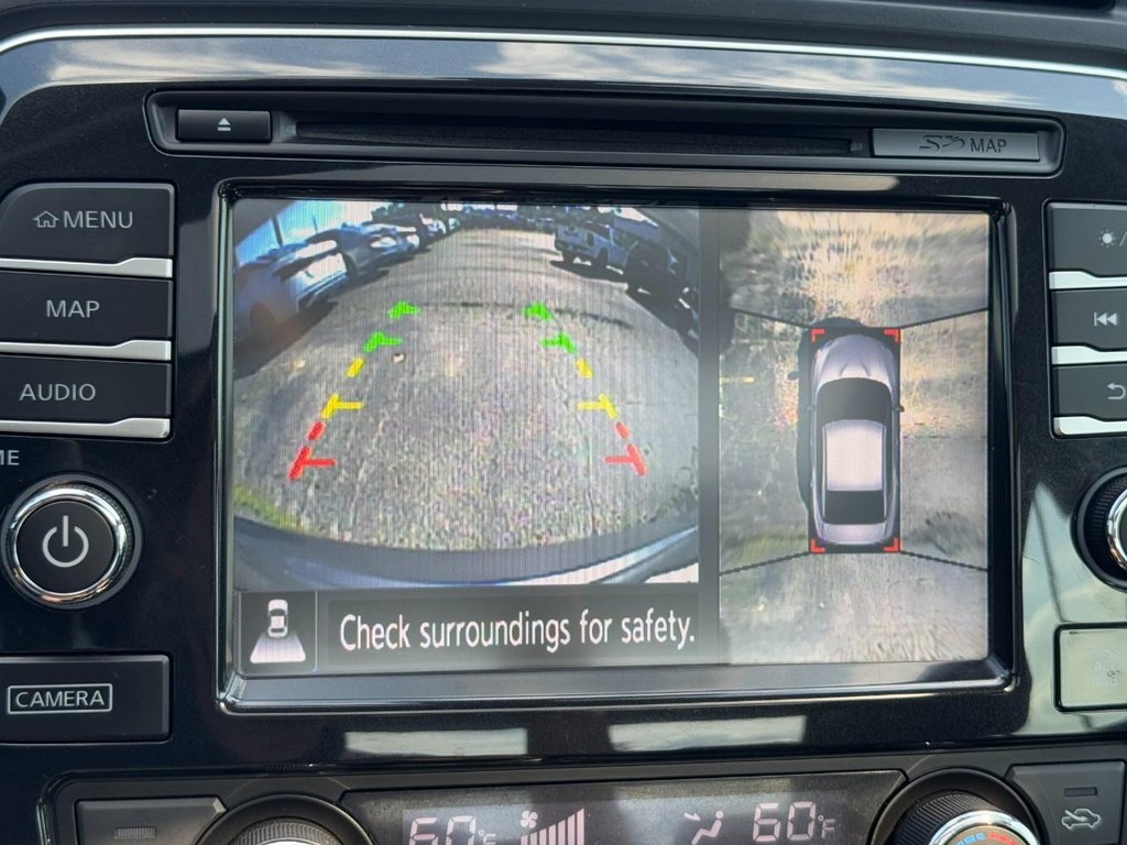 Nissan Maxima Vehicle Full-screen Gallery Image 24