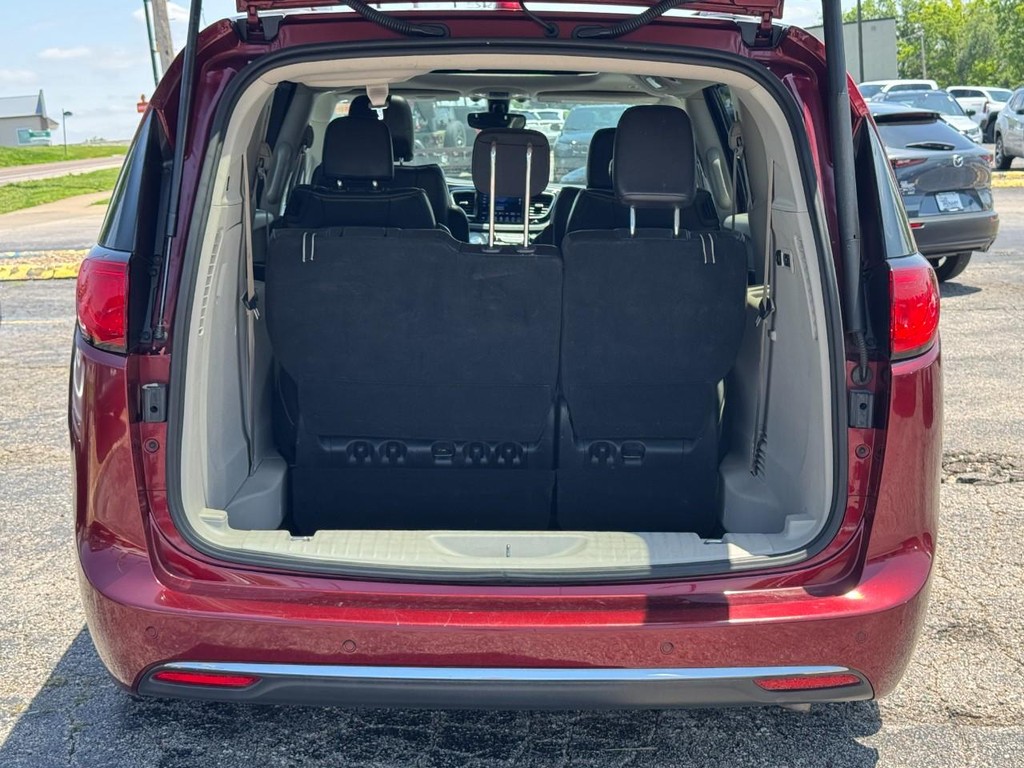 Chrysler Pacifica Vehicle Full-screen Gallery Image 06