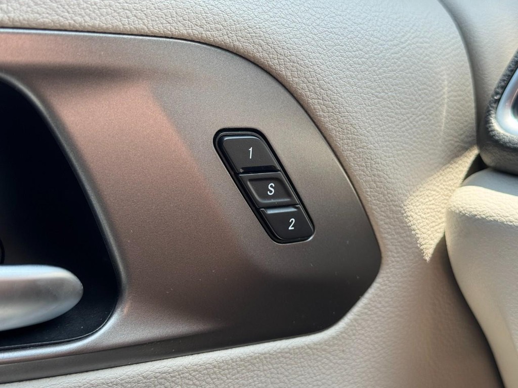 Chrysler Pacifica Vehicle Full-screen Gallery Image 19